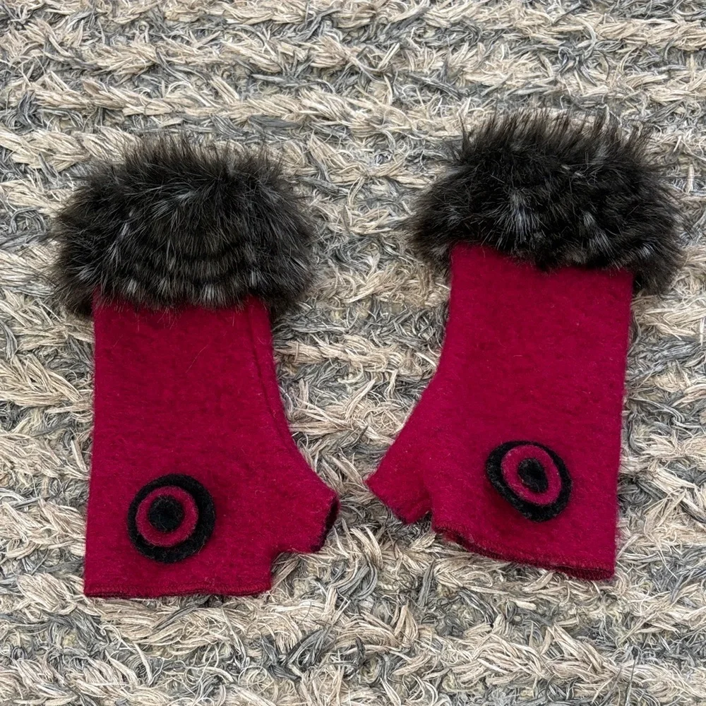 Lafenice Italian Pink Fingerless Wool Blend Gloves with Faux Fur Trim